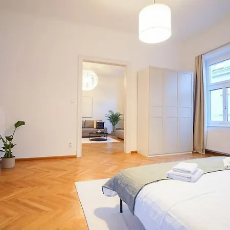 דירה Biedermaier Charm In מודלינג