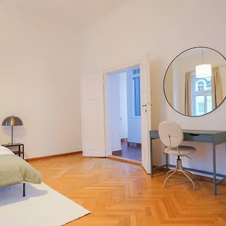 Biedermaier Charm In Modling