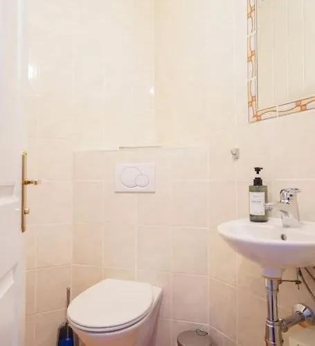 Biedermaier Charm In * מודלינג