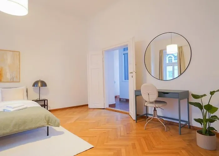 Biedermaier Charm In Modling